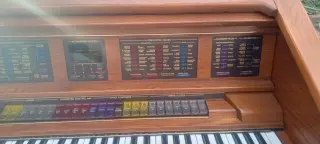 Teclado Eléctrico Vintage en Venta