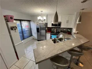 Hermoso Townhouse para la venta 2/2.5