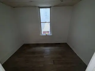 3 Beds 1 Bath Apartment (Lower)