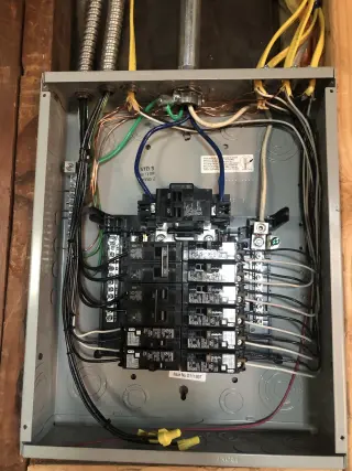 PLOMERIA Y ELECTRICIDAD COMERCIAL