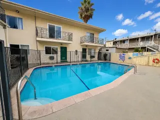 Glendale: 2 recámaras en dos niveles | $2,450/mes