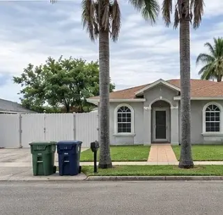 2 Bed / 1 Bath Single-Story House for Rent.
