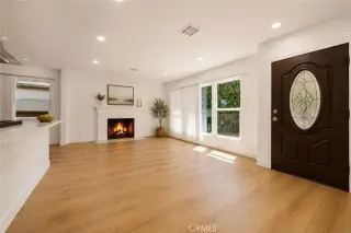 Casa luminosa de 3 dormitorios y 2 baños en North Hollywood