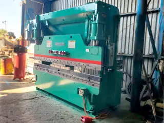 PRENSA CINCINNATI 10' x 135 TON
