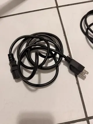Altavoces portátil marca rockville precio $180