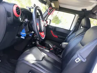2018 Jeep Wrangler JK Unlimited Sahara - 4WD, V6, SUV de 4 puertas
