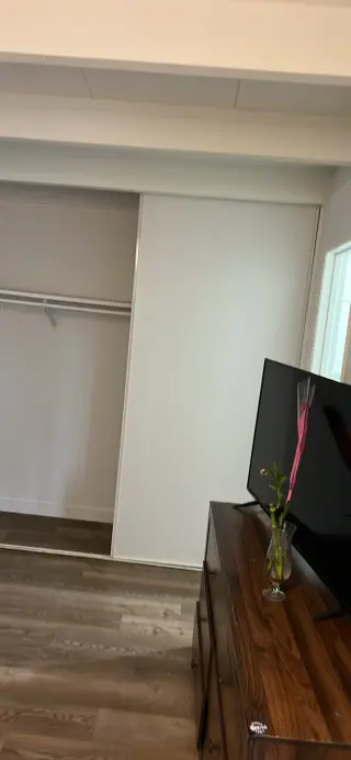 Se renta cuarto con baño privado