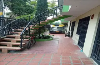 Amplia Casa Multifamiliar en Venta