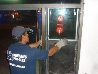 FBRICACION DE PUERTAS Y VENTANAS BLINDADAS