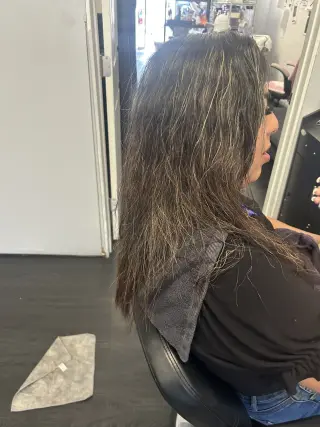 Servicios de Barbería y Belleza Yasmin