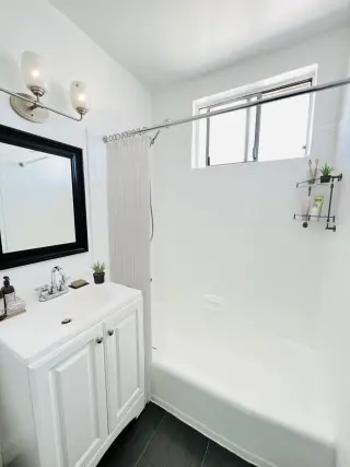 FLEXIBLE LEASE TERMS!!! Fully Renovated 1 Bed / 1 Bath