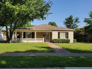 Beautiful hardwood floor home