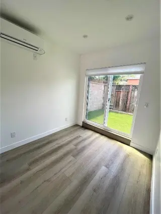 una distribución bien pensada de 1 dormitorio y 1 cuarto de baño  Reseda