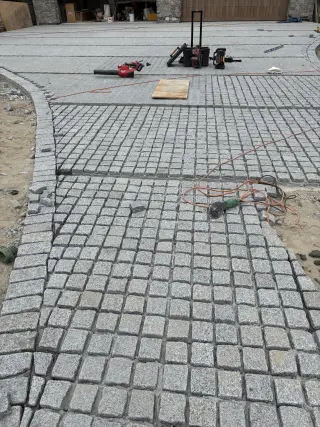 Trabajos de piedra: muros de retención, paredes y driveways decorados al gusto.
