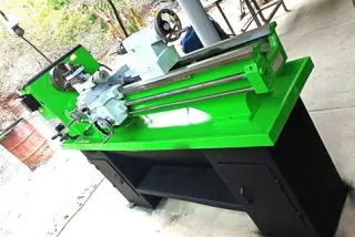 Torno bueno de metro Pintado y ajustado
