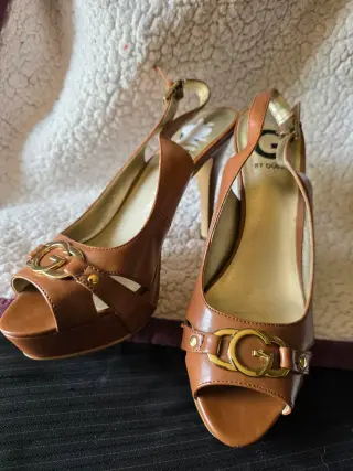 Elegantes Tacones de Encaje Guess - Perfectos para Cualquier Ocasión