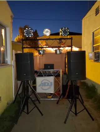 DJ y PHOTOBOOTH MILLENNIUM
