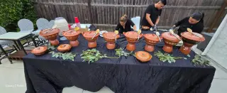 Cazuelitas de guisados con tortillas hechas a mano