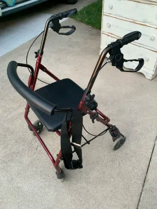 Rolling walker with a seat for Seniors