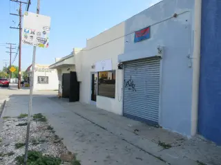 Compton - Edificio Commercial Con 2 Locales De Venta Por $549,000