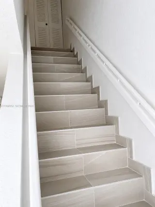 Se Renta Espacioso CondoTownhouse.