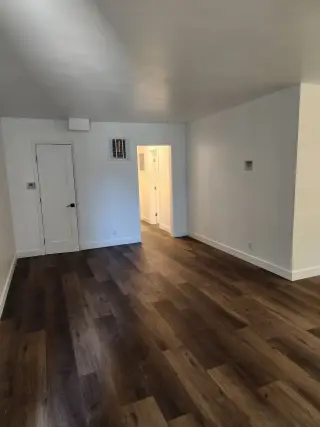 Hermoso Apartamento de 2 Rec / 1 Baño Totalmente Remodelado – Listo para Mudarse