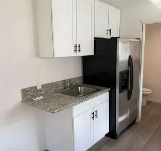 Casa en Alquiler - 2 Recámaras, 1 Baño - Excelente Ubicación