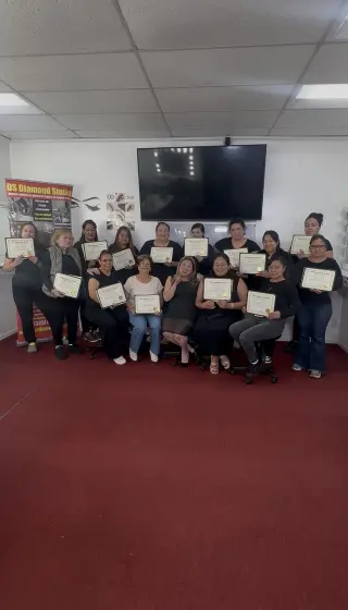 Curso de uñas acrilica disponible