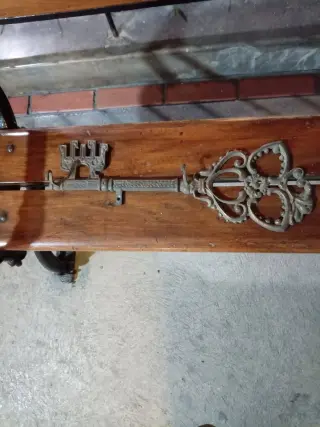 LLAVE DECORATIVA DE BRONCE PARA PARED