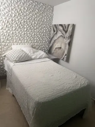 Rento habitacion amoblada