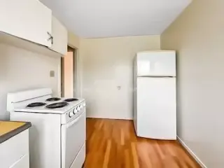 SINGLE-FAMILY-APARTMENT-JUST-REMODELED-FOR RENT IMMEDIATELY!