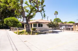 BELL GARDENS Se renta casa duplex muy amplia,de aproximadamente 1150 pies