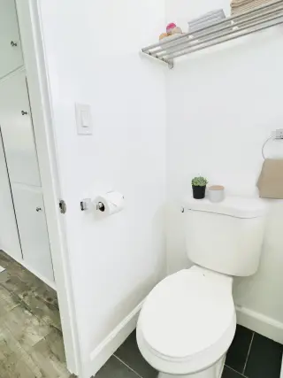 FLEXIBLE LEASE TERMS!!! Fully Renovated 1 Bed / 1 Bath