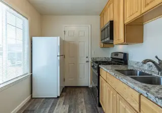 Amplia unidad de 1 habitación con sala y cocina espaciosas
