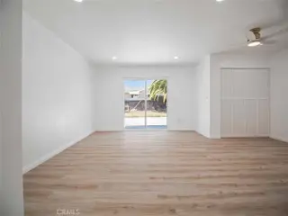Bienvenido a esta residencia de dos plantas bellamente renovada.