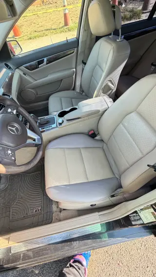 2013 Mercedes-Benz C-Class C250 Sedán - Conducción Limpia y Eficiente