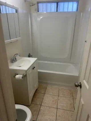 2 Bedroom/ 1 Bathroom para renta/ Biles incluidos