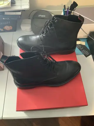 Botas Negras Elegantes en Caja Original  Men size 10.5 como nuevas