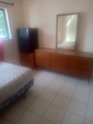 Se renta cuarto privado west Hialeah