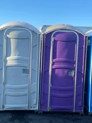 Baños para fiesta y construcción