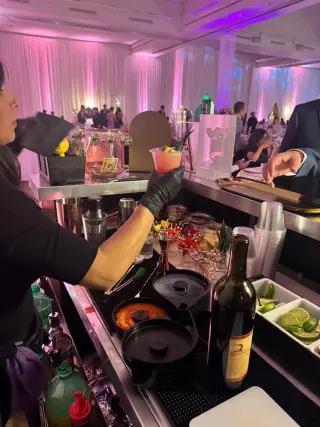 Bartenders y Meseros
