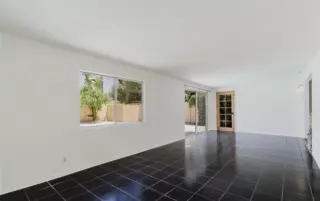 Casa de 3 habitaciones y 2 baños con piscina en una tranquila