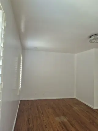 AMPLIO CUARTO DE RENTA PARA PAREJA O MUJER SOLA ( DOWNEY, CA )