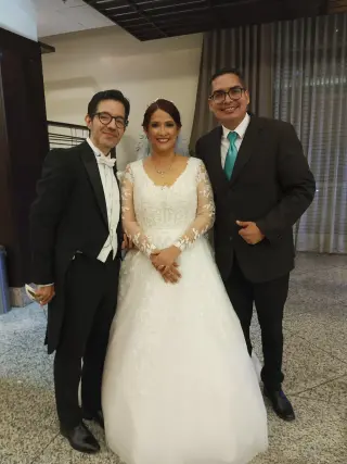 Animador y maestro de ceremonias de matrimonios.