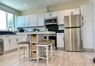 Welcome to this charming detached 1-bedroom