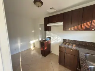 *2 Bedroom *1 Bathroom *1 Car Garage
