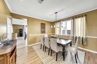 Habitación en renta en Lake Elsinore, casa amplia con piscina, área tranquila.