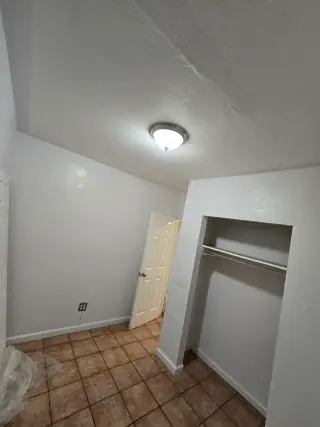 Casa De renta 2 cuartos 1 baño billes incluidos