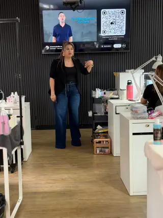 Curso de uñas acrilica disponible