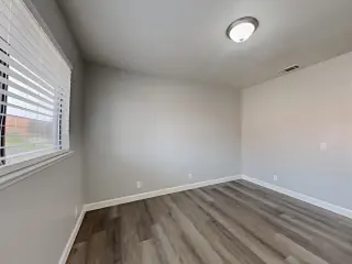 3 dormitorios, 2 baños, listo para habitar.